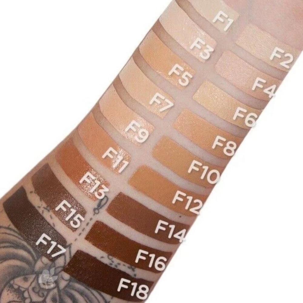 Makeup Revolution Foundation Stick - F4 Beige - Picture 4 of 5